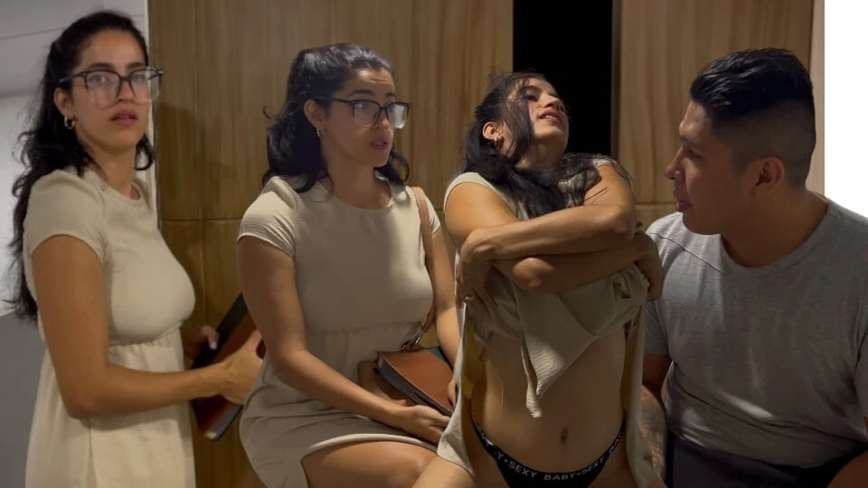 巨乳修女敲我的门，我把我的鸡巴推上她的菊花