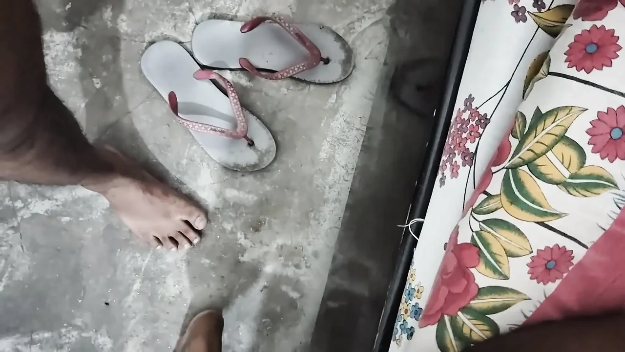 8月14日访问独自一人邻居的妻子房子, 享受夜间生活的乐趣