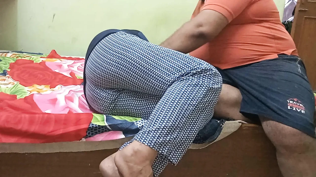热辣的孟加拉阿姨被医生后入，当她去诊所时