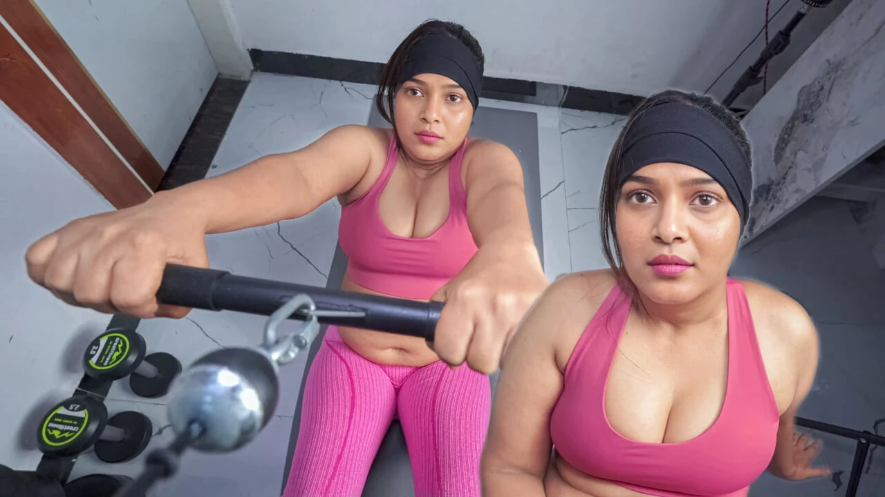 Gym Chudai-继妹把她紧致的阴户提供给继兄弟，用印地语性爱视频自拍锻炼。
