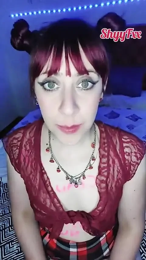 Shyyfxx Colegiala Caliente Le Ruega a Su Crush Que La Desvirgue Antes De Terminar El Colegio 第一部分 JOI