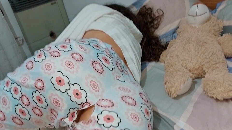我穿着睡衣操我的继妹