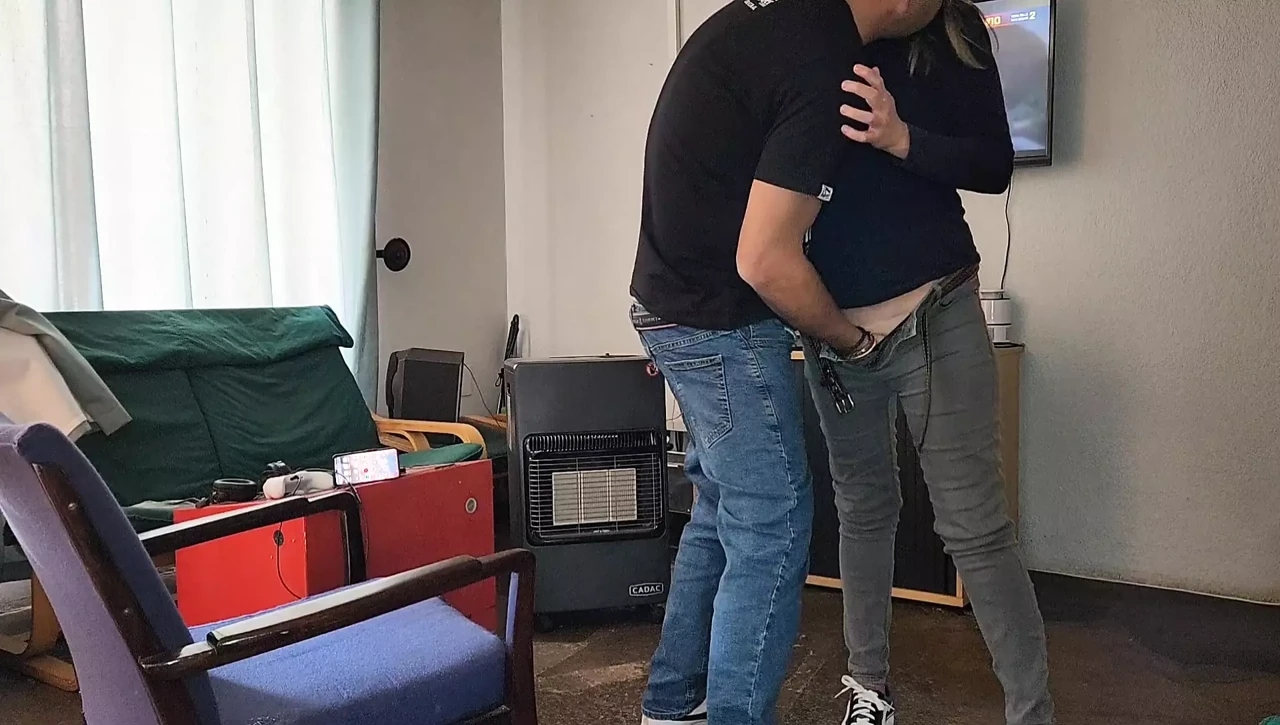 操我邻居的妻子在浴室里站着传教士