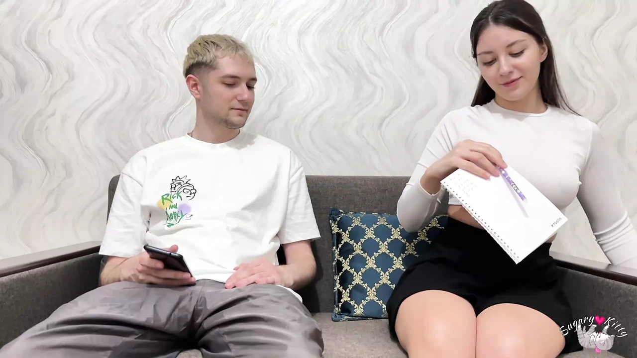 继姐从学校回家，让继兄弟帮忙做作业，但他想要打手枪！！