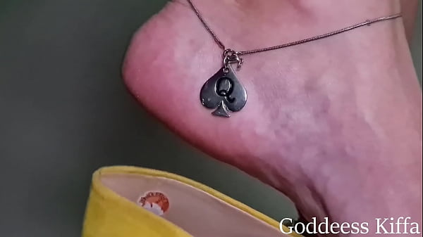 sexy_guillotine_bdsm_high_heels_worship