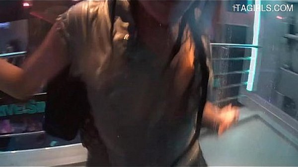 moglie_esibizionista_creampie_accident