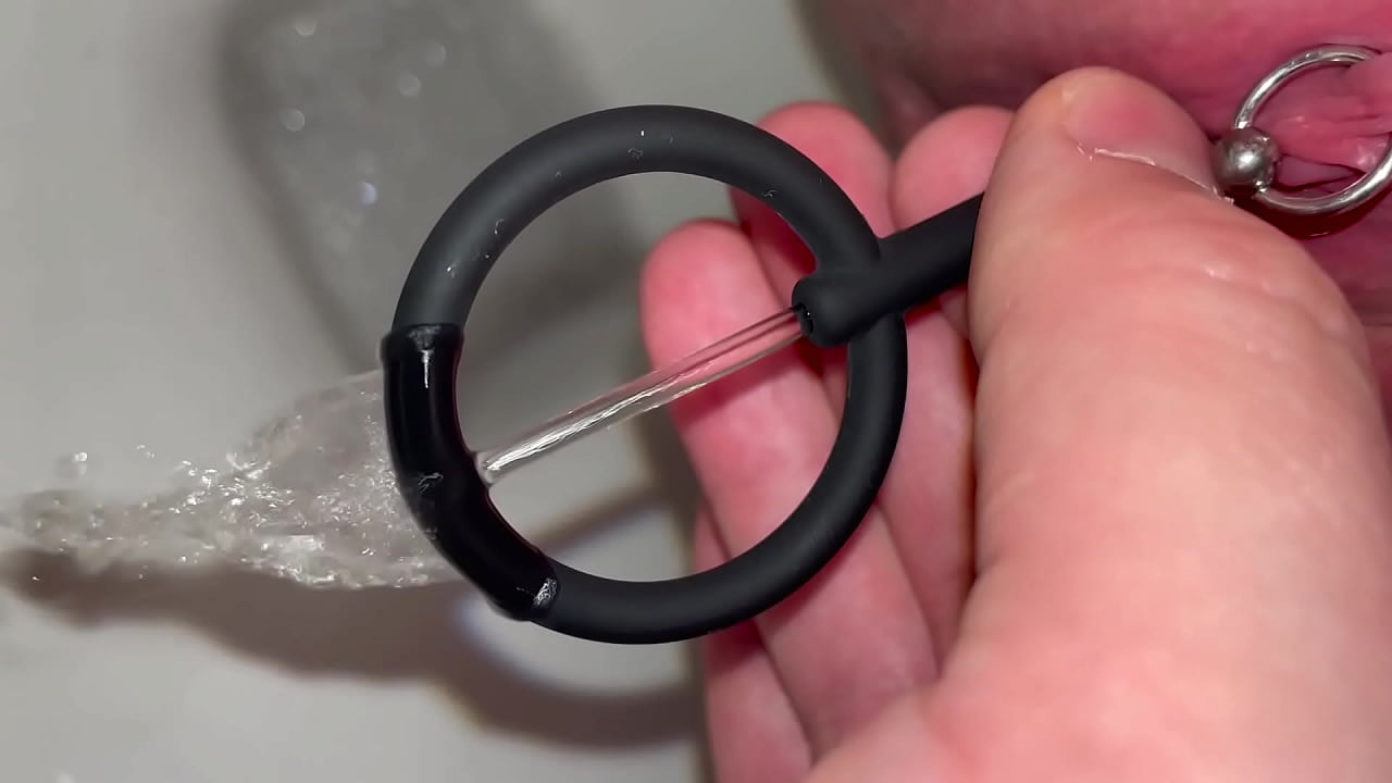 using_dilator_for_clit_pissing