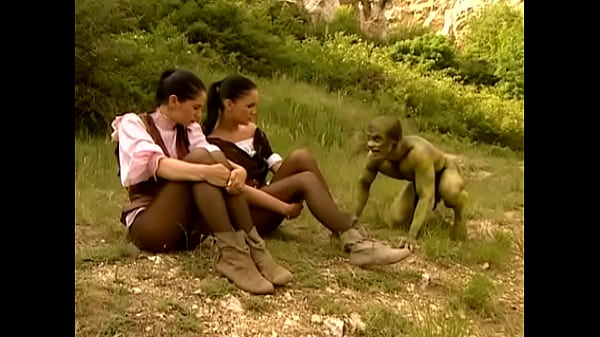 vanessa_hill_gives_green_man_blowjob_outdoors_for_facial_cumshot