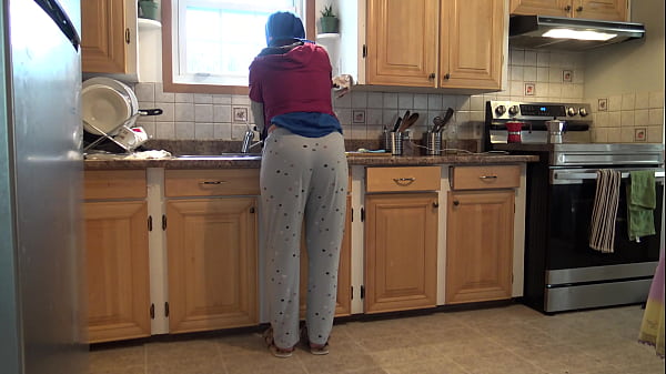 kurdish_cleaning_maid_lets_her_employer_cum_inside_her_asshole