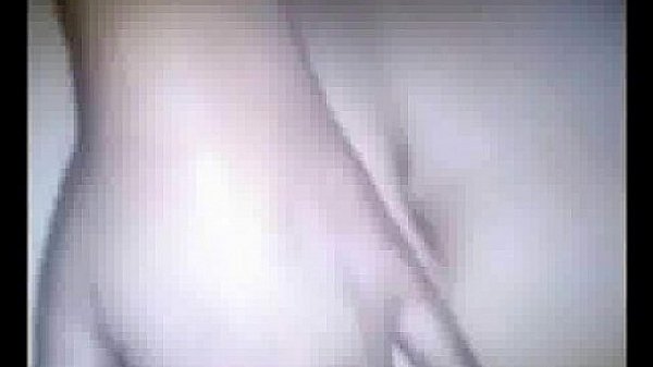 turkish_girl_is_talking_with_phone_and_sucs_a_cock