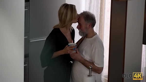 old4k._bearded_old_guy_fingers_wifes_twat_before_shoving_rod_into_it