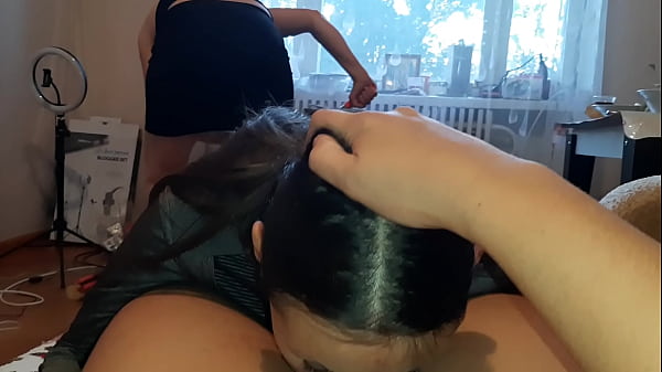 housekeeper_cleaned_the_house_and_my_girlfriend_licked_pussy
