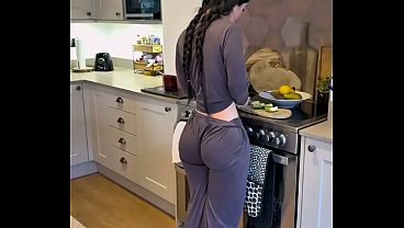 rabudas_gostosas_na_cuzinha