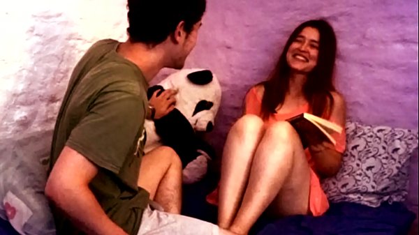mi_novia_queria_estudiar_y_estaba_tan_caliente_que_la_bane_en_semen