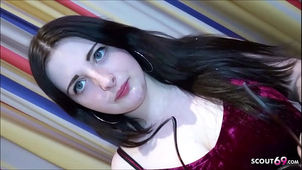 kurvige_praktikantin_elisa18_vom_boss_direkt_am_2_tag_eingeritten_-_german_bbw