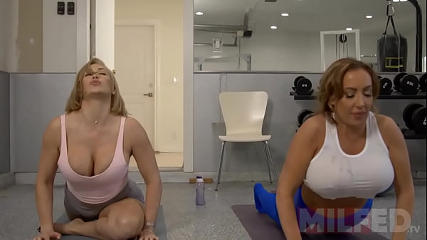 _las_milf_en_el_gimnasio_estan_calientes_--_milfed