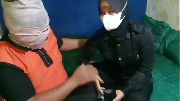 indonesia_female_security_guard_s_pussy_full_licked_and_fucked_until_cum._memek_satpam_wanita_dijilat_dan_dientot_sampai_muncrat_jago_jilmek_-_update