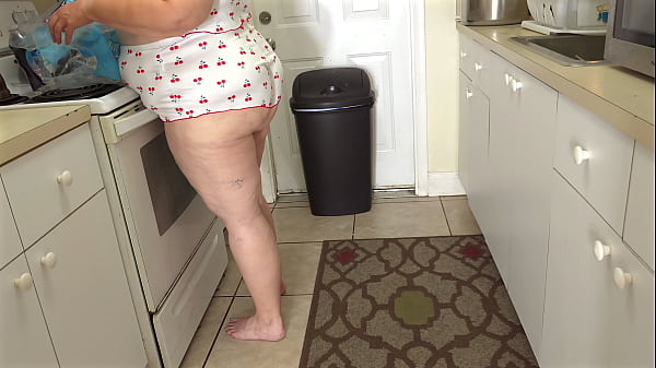 big_booty_mature_bbw_ssbbw_maid_showing_her_big_fat_ass_close_up_-_hijab_muslim_ass_in_leggings