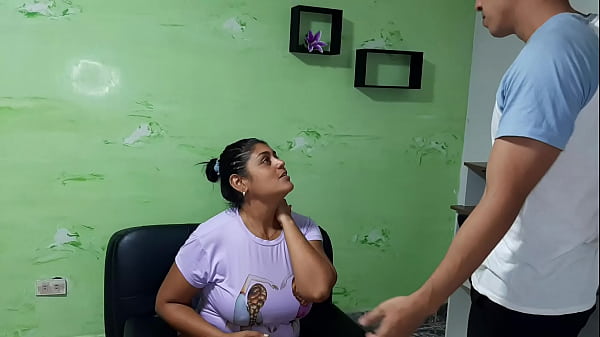 me_encantan_las_ricas_tetas_de_la_cachonda_de_mi_madrastra