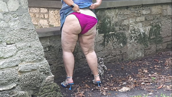 peeing_compilation_-_sexy_bbw_ssbbw_pissing