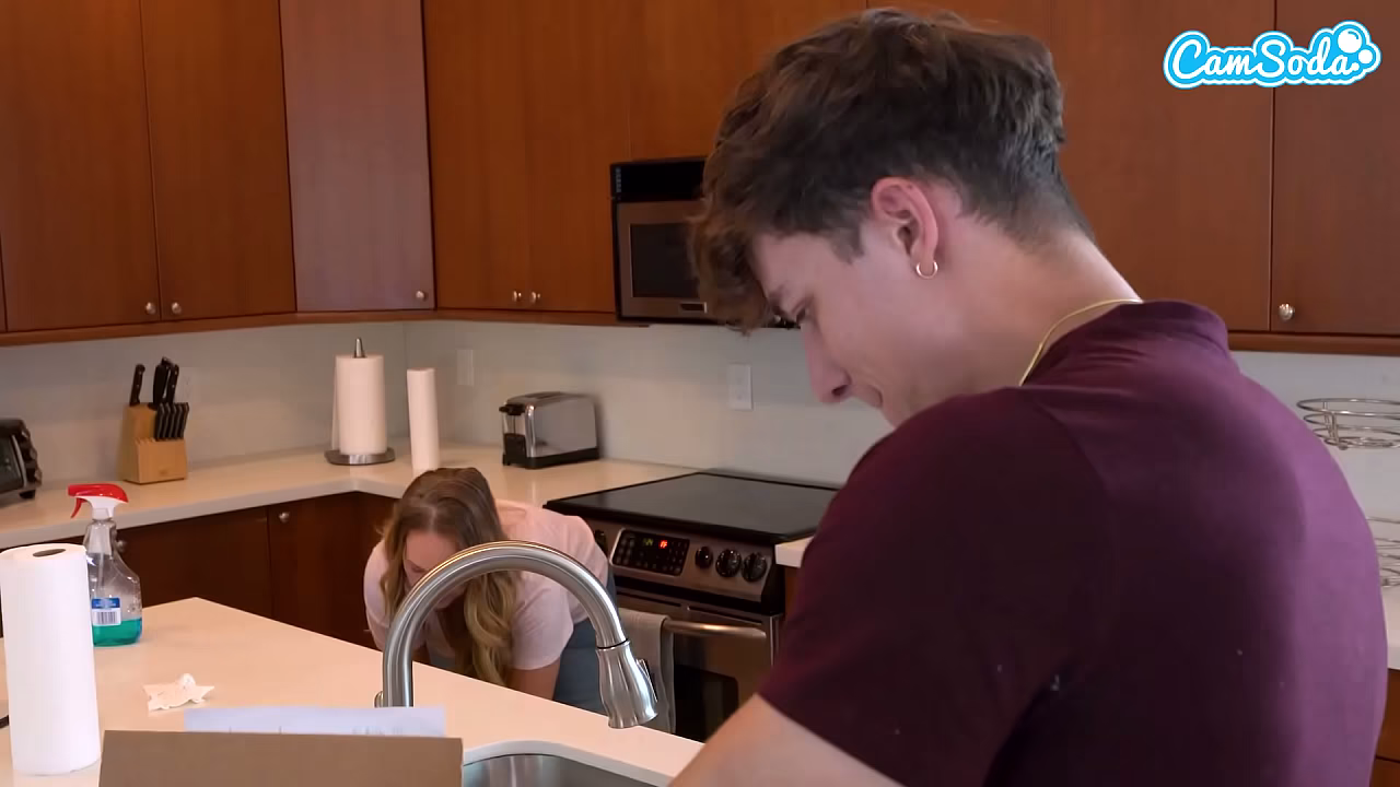 sexy_horny_teen_gets_fucked_by_stepbrother
