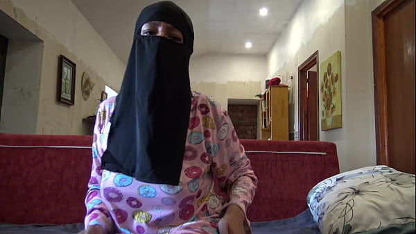 hairy_arab_milf_masturbating_solo