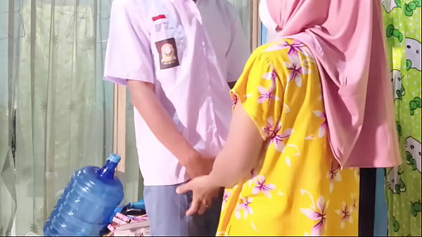 kakak_ipar_ajak_ngentot_ketika_mau_berangkat_ke_sekolah