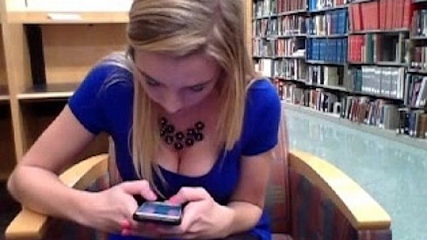 blue_shirt_blond_chick