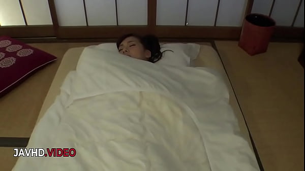 elegant_yui_oba_s_intimate_solo_session_showcases_her_allure
