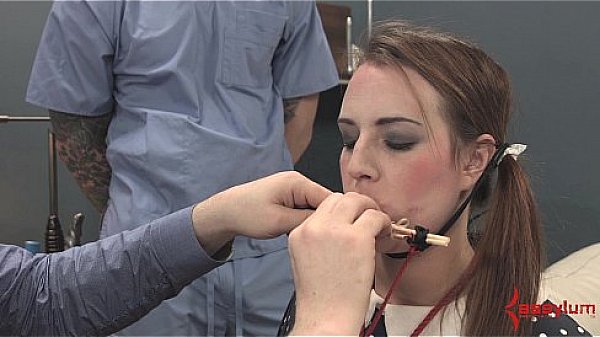 deranged_doll_girls_gets_facefucked_and_assfucked_with_atm