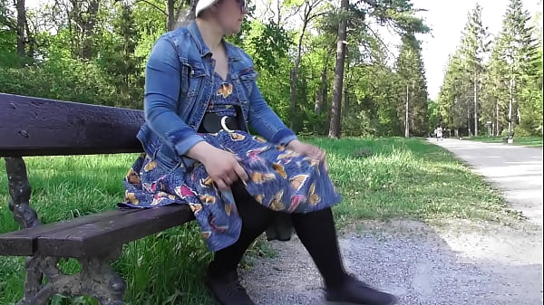 chubby_mature_woman_show_hairy_pussy_in_the_park