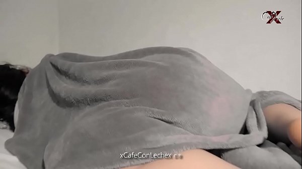 le_follo_el_culo_a_la_mejor_amiga_de_mi_esposa_...._se_despierta_y_gime_de_placer